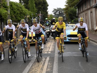 Die Cüplifahrt Richtung Champs Elysées. Wieder mit dem Team von Geraint Thomas in Feierlaune? Die Cüplifahrt Richtung Champs Elysées. Wieder mit dem Team von Geraint Thomas in Feierlaune?