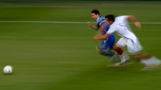Fitness auf höchstem Niveau: Lionel Messi (l.) und Mats Hummels im Laufduell.