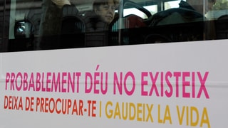 Bus mit atheistischer Aufschrift auf katalanisch. 