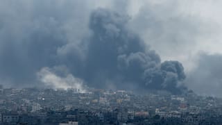 Gaza-Stadt unter Rauchwolken