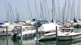An Bord von Motorbooten und Segelschiffen wird viel Alkohol konsumiert. Die Meinungen der Süsswasser-Kapitänen am Hafen Arbon gehen weit auseinander.