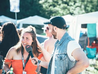 Julian Thorner steht schon früh wieder mitten im Festivalgetümmel.