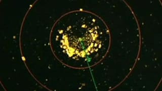 Satellitenbild mit gelben Flecken, die mutmasslichen Trümmerteile
