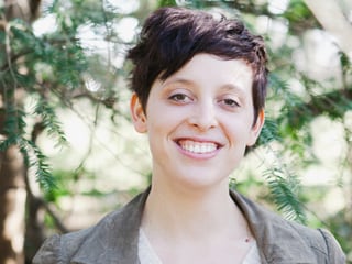 Melanie Schmidli lacht in die Kamera.