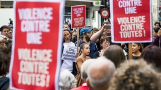 Genferinnen und Genfer protestieren gegen Gewalt an Frauen