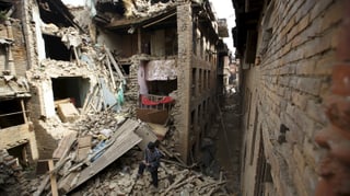 Völlig zerstörte Gebäude in der Altstadt von Kathmandu. 