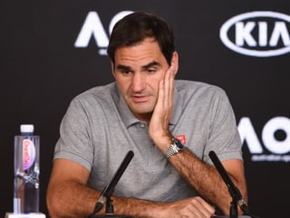 Roger Federer wirkt an einer Pressekonferenz nachdenklich. Roger Federer wirkt an einer Pressekonferenz nachdenklich.