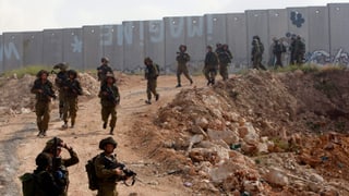 Israelische Soldaten bei einer Grenzkontrolle