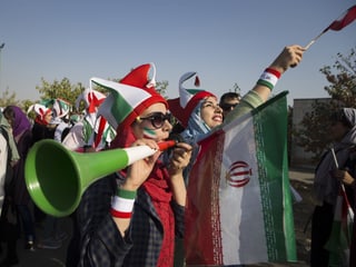 Die Iranerinnen sorgten schon vor dem Stadion für gute Stimmung. Die Iranerinnen sorgten schon vor dem Stadion für gute Stimmung.