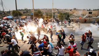 Bei Unruhen nahe des Tempelbergs in Jerusalem wird Tränengas eingesetzt