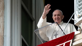 Papst Franziskus am Fenster.
