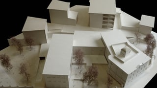 Blick auf das Modell des neuen Pflegeheims.