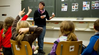 Kinder im Schulzimmer