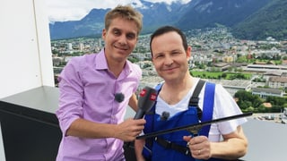 Reto Scherrer stellt Claudio Zuccolini seine Wettaufgabe.