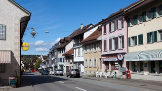 Strasse mit Häusern Strasse mit Häusern
