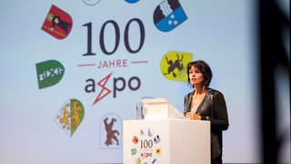Bundesrätin Doris Leuthard referiert an der 100-Jahr-Feier des Unternehmens im August 2014. Am Rednerpult sind die Wappen der neum Kantone zus ehen, denen die Axpo gehört.n Bundesrätin Doris Leuthard referiert an der 100-Jahr-Feier des Unternehmens im August 2014. Am Rednerpult sind die Wappen der neum Kantone zus ehen, denen die Axpo gehört.n