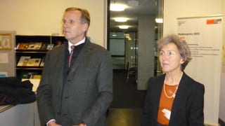 Gespanntes Warten auf das Wahlergebnis in Köniz: Ueli Studer (links) und Rita Haudenschild Gespanntes Warten auf das Wahlergebnis in Köniz: Ueli Studer (links) und Rita Haudenschild