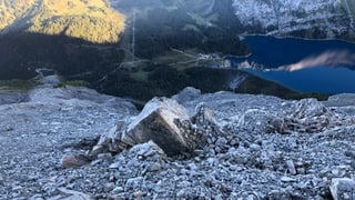 Geröll vor dem Oeschinensee.