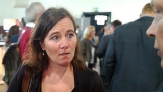 Franziska Roth in der Rythalle am diskutieren