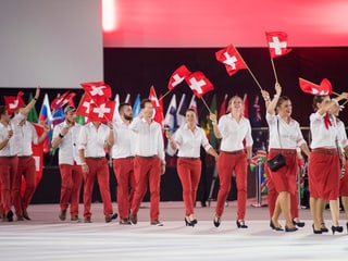 Einmarsch des Schweizer Teams an der Eröffnungsfeier in der Arena der WorldSkills 2017.
