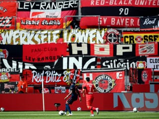 Transparente bei Leverkusen-Bayern
