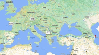 So lange braucht man gemäss Google Maps für die Strecke von Sevilla nach Baku.