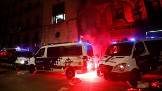 Polizeiauto in Brand. Polizeiauto in Brand.