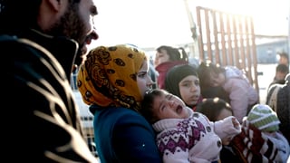 Verzweifelte Flüchtlinge beim Grenzübergang Bab al-Salama - Oncupinar.