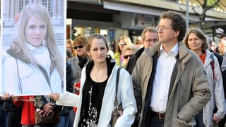 Menschen an Gedenkmarsch Menschen an Gedenkmarsch