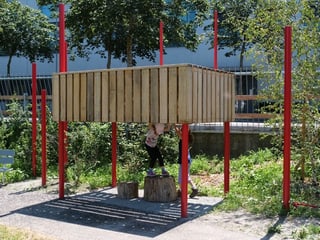 Spielelement kann auf dem Spielplatz zum Klingen gebracht werden