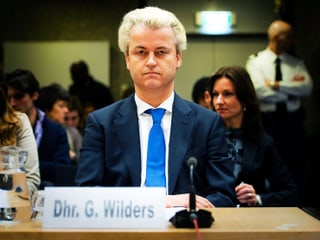 Geert Wilders auf der Anklagebank. Geert Wilders auf der Anklagebank.
