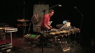 Sebastian Hofmann spielt Schlagzeug