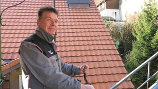 Marcel Gauch in der Führerkabine des Funiculaires. Marcel Gauch in der Führerkabine des Funiculaires.