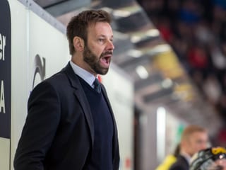 Freiburg-Coach Gerd Zenhäusern gibt Anweisungen.