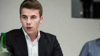 Andi Silberschmidt spricht an der Medienkonferenz der Gegner der BVK-Vorlage Andi Silberschmidt spricht an der Medienkonferenz der Gegner der BVK-Vorlage