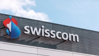 Das Swisscom-Signet am Hauptsitz des Unternehmens in Bern. 