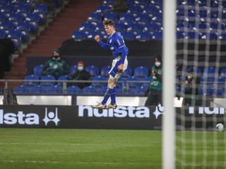 Matthew Hoppe springt vor dem Tor in die Höhe