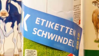 Aufschrift Etikettenschwindel auf einer Milchpackung. Aufschrift Etikettenschwindel auf einer Milchpackung.
