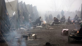 Syrische Flüchtlinge in einem Zeltlager in der bulgarischen Stadt Harmanli im November 2013. 
