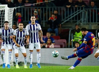 Lionel Messi überwindet die Valladolider Mauer. Lionel Messi überwindet die Valladolider Mauer.