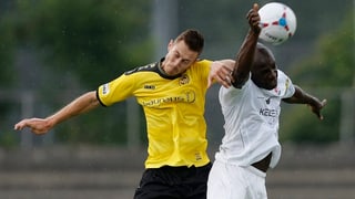 François Affolter im Zweikampf auf dem Fussballfeld