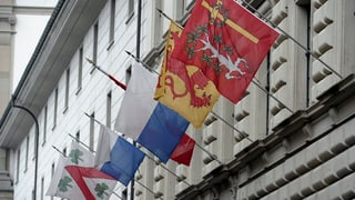 Fahnen am Luzerner Regierungsgebäude