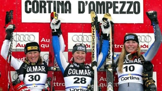 Am 17. Januar 2004 schafft Lindsey Vonn in der Abfahrt von Cortina erstmals den Sprung auf ein Weltcup-Podest.
