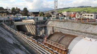 Tunnelbau mit Tunneleinschnitt bei der Südumfahrung Küssnacht. 