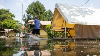 Ein Campingplatz am Neuenburgersee ist übeflutet