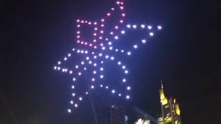 So ähnlich sollte es am Wochenende auch über dem Zürcher Seebecken aussehen. Bild einer früheren Drohnenshow. 