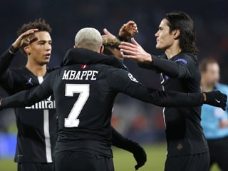 Die Spieler von Paris St-Germain jubeln.