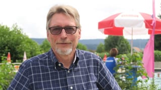 Gemeindepräsident Hanspeter Heierli in der Badi Gemeindepräsident Hanspeter Heierli in der Badi