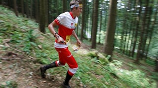 OL-Läufer Matthias Kyburz im Wald