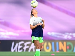Lara Dickenmann (r.). Lara Dickenmann (r.).